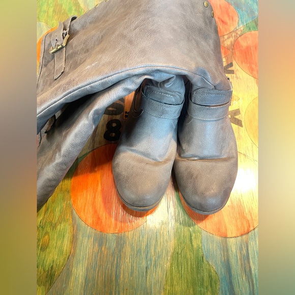 Journee Collection Spokane Riding Boots Womens Gray Faux Leather Back Zip Sz 11 - Picture 9 of 9